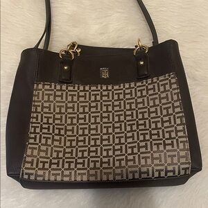 👜 Tommy Hilfiger Classic Brown Shoulder Bag